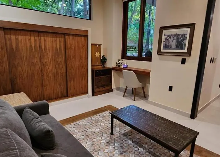 Spacious And Luxurious With 4 Bedrooms, Swimming Pool, Tennis Court, And Within Walking Distance Villa Playa del Carmen