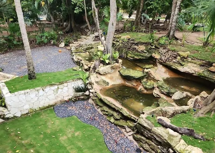 Spacious And Luxurious With 4 Bedrooms, Swimming Pool, Tennis Court, And Within Walking Distance Villa