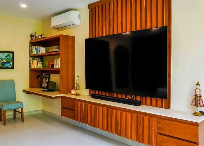 Spacious And Luxurious With 4 Bedrooms, Swimming Pool, Tennis Court, And Within Walking Distance