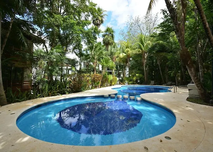 Villa Spacious And Luxurious With 4 Bedrooms, Swimming Pool, Tennis Court, And Within Walking Distance